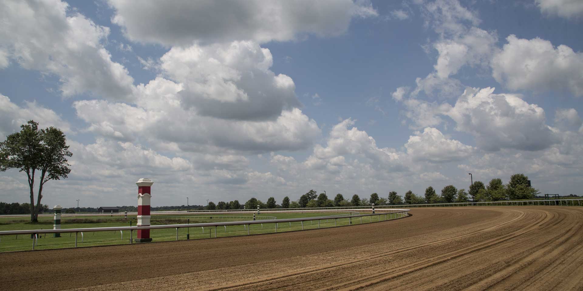 A wide shot of one of Keenjockey’s dirt tracks.